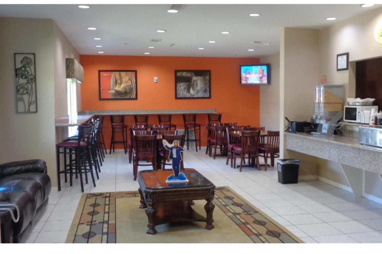 Super 8 By Wyndham Brenham Tx Hotel Kültér fotó